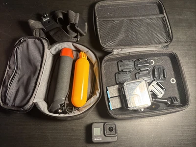 Paquete de cámara de acción GoPro HERO8 negra 4K UHD con múltiples accesorios Foto 1 de 4