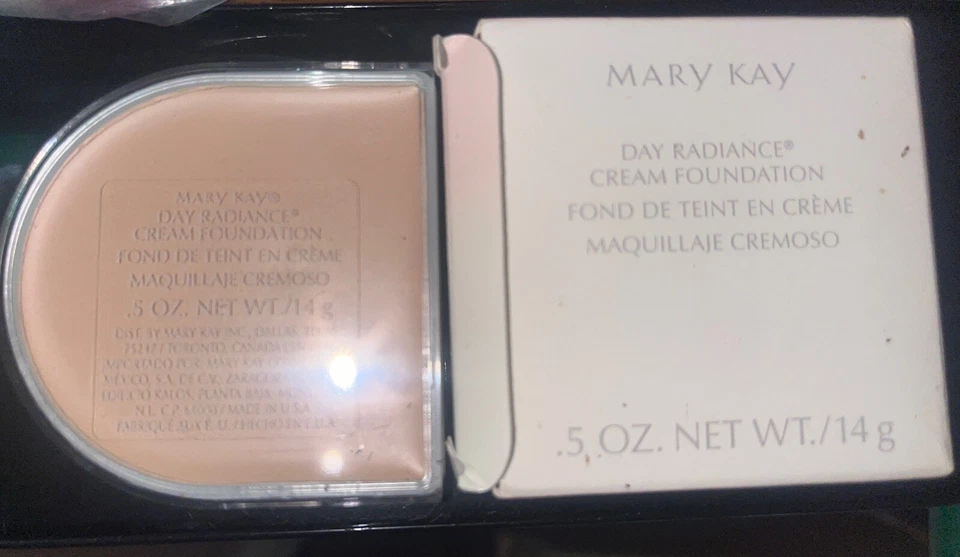 Mary Kay Day Radiance Cream Foundation Soft Ivory #833000 D Shaped