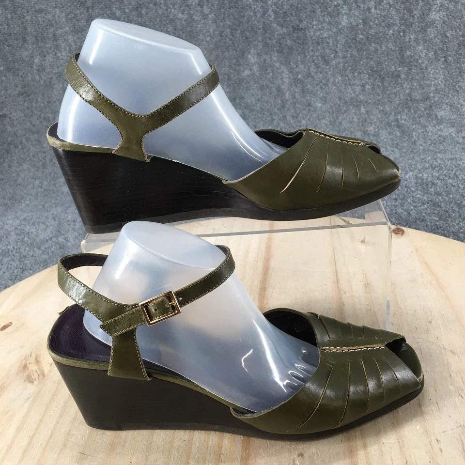 Sandalia Etienne Aigner para mujer 8,5 M verde correa al tobillo hebilla cuña punta abierta informal Foto 1 de 4