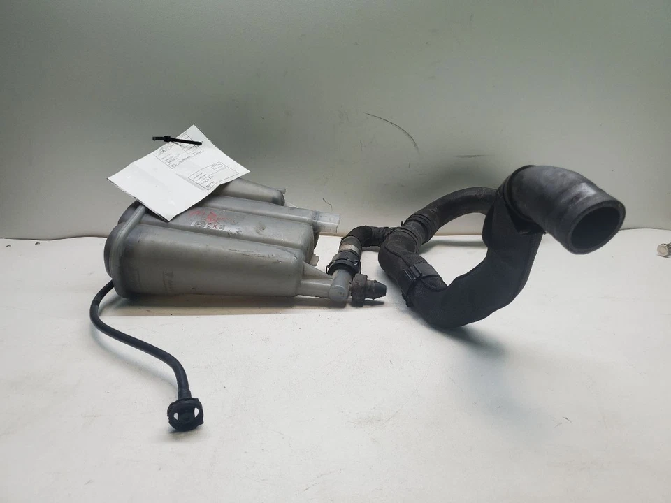 Audi A5 2012 depósito de refrigerante MPN: 8K0-121-4030 Foto 1 de 4