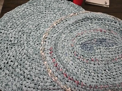 2 alfombras redondas hechas a mano verdes y blancas de los años 90  Foto 1 de 4