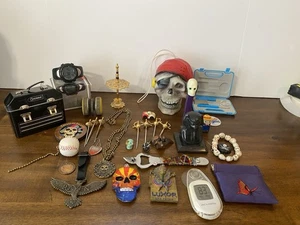 Kuriositäten, Totenköpfe, Kobalt Box, Magnete, Uhr, Charms, Halsketten etc. - Bild 1 von 15