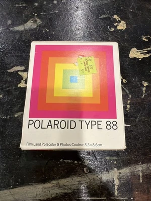 Paquete de 8 fotos de película terrestre Polaroid tipo 88 vintage caducada Polacolor 2 08/80 Foto 1 de 4