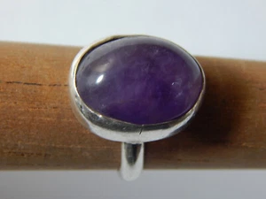 Anillo vintage de plata de ley usado con piedra amatista tamaño sin marca sin firmar - Imagen 1 de 3