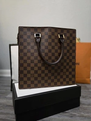 Сумка с короткими ручками Louis Vuitton Sac Plat средняя коричневая холщовая - Изображение 1 из 2
