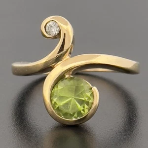 9ct Yellow Gold Peridot & Diamond Two Stone Ring Size N 1/2 Hallmarked - Picture 1 of 8