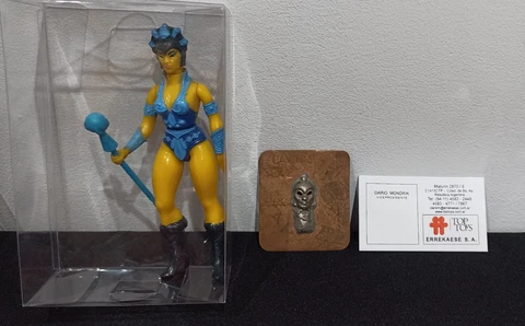 MOTU Evil-Lyn black boots paint mask from Top Toys Factory used in 80s ARGENTINA Cover