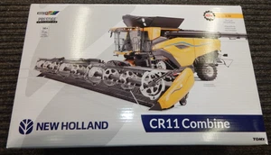 BRITAINS NEW HOLLAND CR11 COMBINE HARVESTER 43403 PRESTIGE COLLECTION BNIB 1:32 - Picture 1 of 4