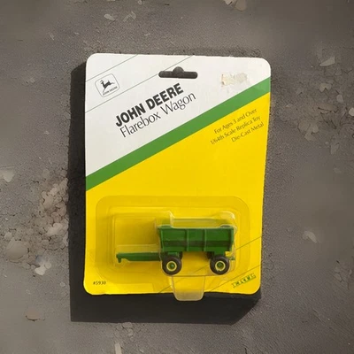 John Deere Flarebox Wagon - ERTL 1:64 escala, fundido a presión - SIN USAR COMO NUEVO Foto 1 de 2