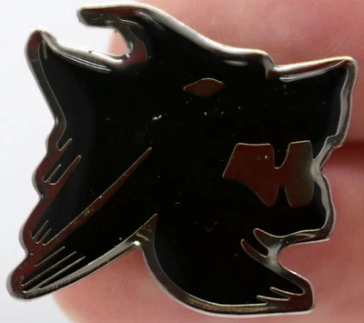 Vampire The Masquerade Clan GANGREL Metal Pin Requiem White Wolf - Image 1 of 4