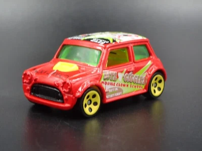 1969-1976 Mini Cooper Mark III 1:64 Scala da Collezione Diorama Diecast Modello - Immagine 1 di 4