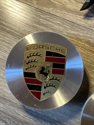 Porsche Macan Turbo Alliage Centro Roue Capuchones Color PA6-M20+GF10 Foto 1 de 4