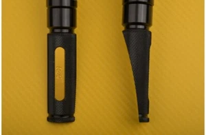 Black-Gold Pair of Front Foot Rests 9cm TRIUMPH SPEED FOUR 600 806LB 2003-2004 - Picture 1 of 8