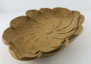 Ciotola vintage in legno di siroco piume foglie dettaglio floreale decorativa anni 50 - Foto 1 di 9