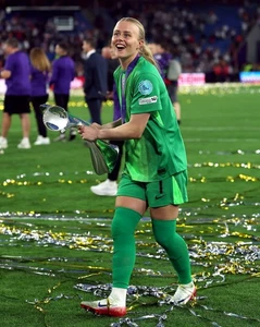 HANNAH HAMPTON - ENGLAND WOMEN - FINAL - EURO 25 WINNERS- 6x4” QUALITY PHOTO - Picture 1 of 1