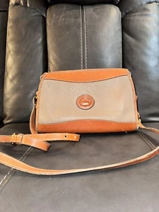 VTG DOONEY BOURKE ALL WEATHER LEATHER Taupe Brown CROSS BODY - Picture 1 of 7