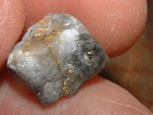 GOLD QUARTZ SPECIMEN 1.67 GRAM NATURAL GOLD LEAF GOLD AND QUARTZ - Picture 1 of 5