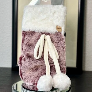 Manicotto portabottiglie vino UGG Dawson pelliccia sintetica e pom pom's cabernet e neve nuovo - Foto 1 di 8