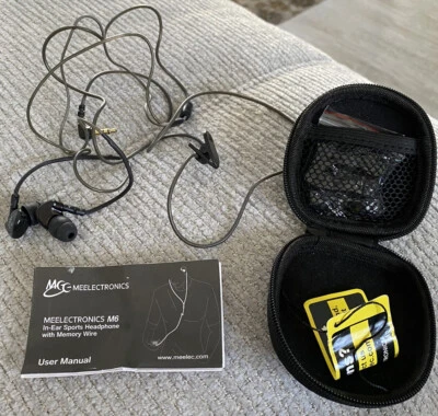 Estuche para auriculares MEEelectronics M6 negros DEPORTIVOS y auriculares adicionales con cable de memoria Foto 1 de 4