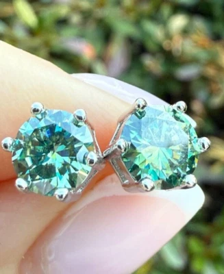 Pendientes de moissanita verde/azul brillantes de plata de ley 925 con certificación de 2 quilates Foto 1 de 4