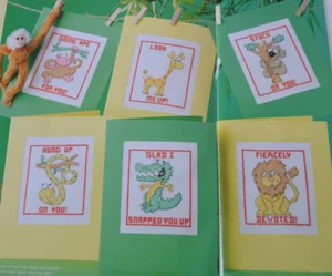 Gráfico de punto de cruz solamente - Juego de cartas descaradas de animales de la selva con juegos de palabras ingeniosos - Imagen 1 de 1