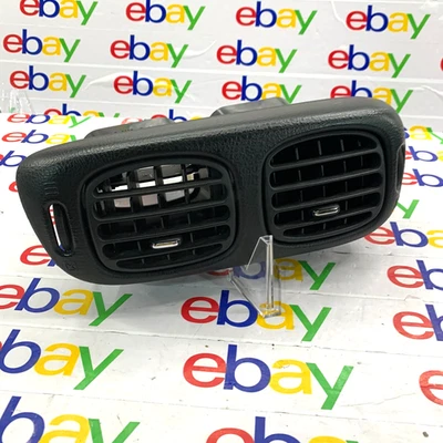 Отделка вентиляционных отверстий центральной панели Chevrolet Trailblazer 2002 - 2009 годов выпуска 3279 03 04 05 черная - Изображение 1 из 4