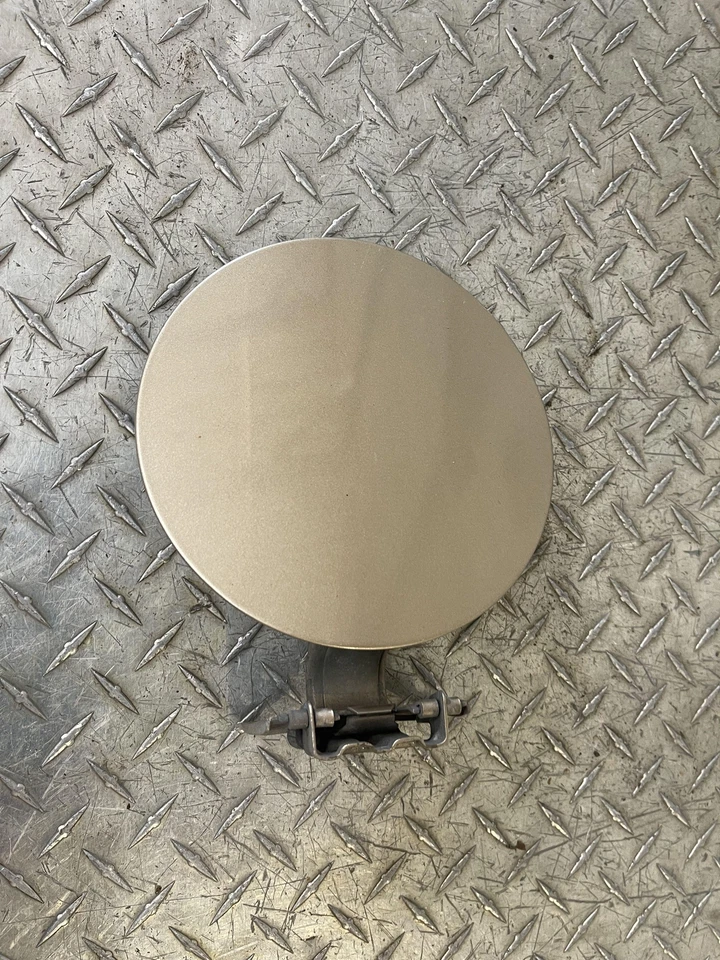 Chevrolet Silverado 1999-2007 puerta del tanque de combustible OEM dorado 398E probado Foto 1 de 4