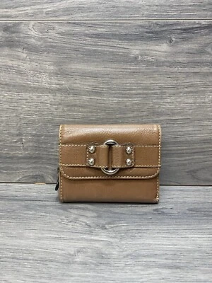 Cartera para mujer Wilson’s de cuero triple pliegue con hebilla Foto 1 de 4