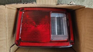 Lámpara de luz trasera izquierda lado del conductor TYC 11-6300-00-9 LH 07-18 Wrangler JK - Imagen 1 de 3
