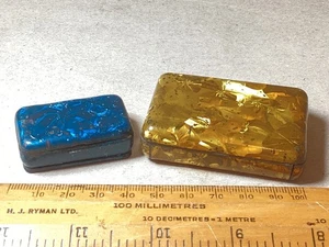 DOS LATAS VICTORIANAS ANTIGUAS “PATENTE JAHNCKES”. 1 oro, 1 azul/marrón. - Imagen 1 de 13