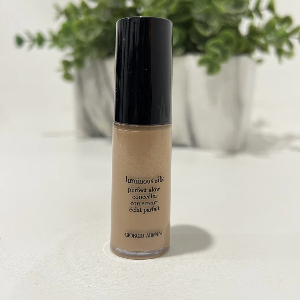 Giorgio Armani Luminous Silk Perfect Glow Flawless Concealer - 6 - - Image 1 of 3