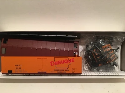 HO Red Caboose Dubuque Mather Meat Reefer Car Unassembled Kit URTX #5308 - Image 1 of 4