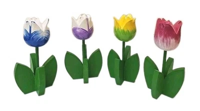Decoración de cuatro tulipanes multicolores de madera de 5" de alto  Foto 1 de 3