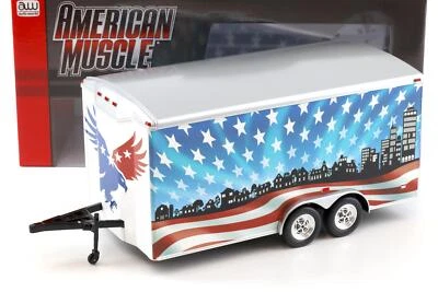 1:18 Auto World Quattro Wheel Enclosed Trailer Rimorchio Bold & Brave USA Red/ - Immagine 1 di 4