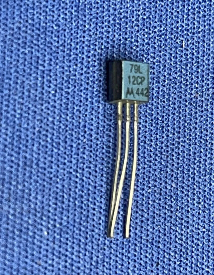 79L12CP MOTOROLA 79L12 TO-92 VOLTAGE REG VINTAGE LAST ONES RARE QTY-1 - Image 1 of 1