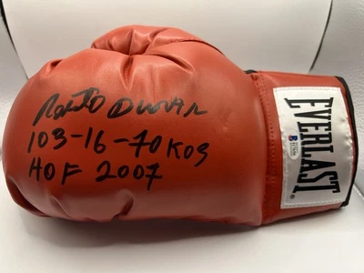 Roberto Duran signed glove "103-16-70 KOs" "HOF 2007" inscribed BAS Witnessed - Image 1 of 3
