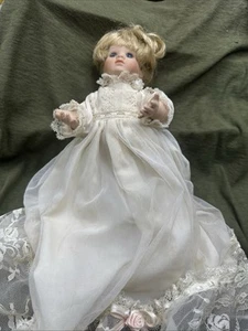 Dynasty Doll Collection, Porcelain - Animated Musical Doll. Jesus Loves Me - Picture 1 of 24