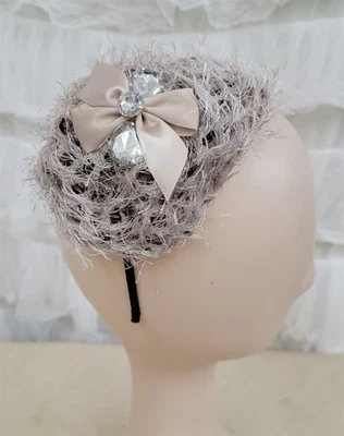 Victoriano Trading Angélico Taupe Crochet y Estrás Fascinador Diadema Sombrero 44D Foto 1 de 3