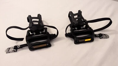 Wellgo Nylon Bicycle / Bike Pedals with Toe Clips & Straps - Image 1 of 3