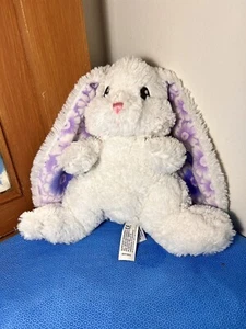 Aurora Plüschtier Stofftier Osterhase weiß Schlaufe lila Blumenohren Hase Stichöse - Bild 1 von 7