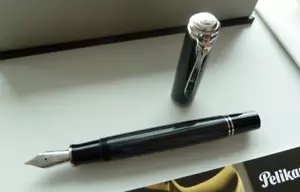 Pelikan Souverän M805 -- Füllfederhalter -- 18k-M-Feder Anthrazit ID 957555 - Bild 1 von 6