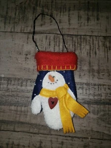 Ornamento guantone pupazzo di neve con sciarpa gialla - Foto 1 di 1