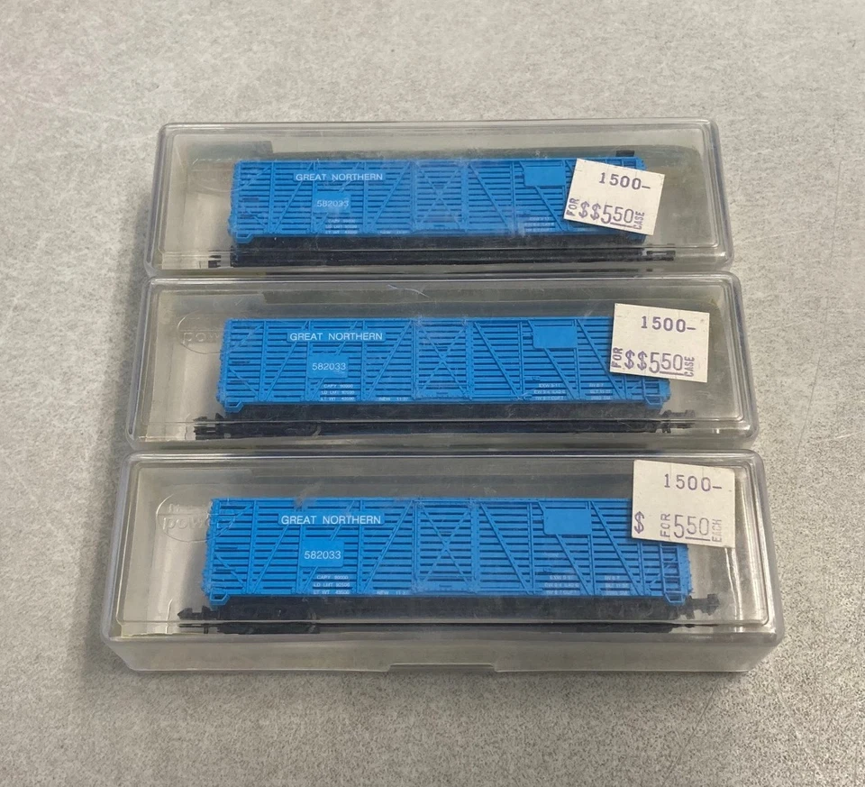 Model Power N Scale Great Northern Cattle Cars #3077 (Lot of 3) - Image 1 of 4