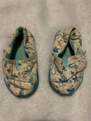 White Blue Sea Creature Tom’s T4 - Image 1 of 4