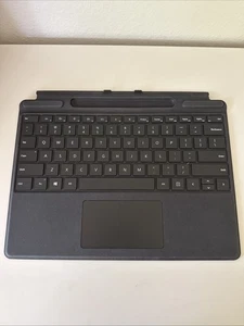 Microsoft Black Surface Signature Type Cover Keyboard / 2015 / 8XA-00001 - Picture 1 of 3