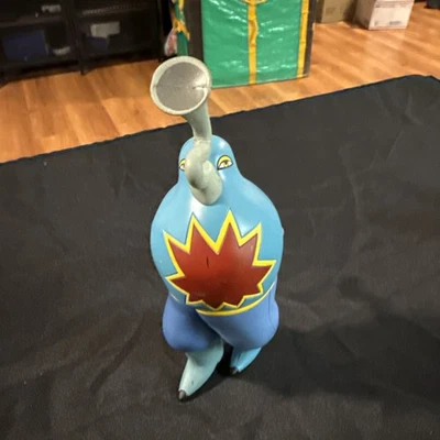 Figura de monstruo chupando submarino amarillo de los Beatles McFarlane Toys  Foto 1 de 4