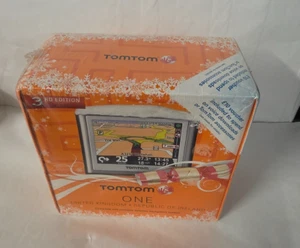 TomTom One 3a edizione Sav Nav UK/IRL MAPPE RARE NUOVE E SIGILLATE SPEDIZIONE VELOCE 24H - Foto 1 di 5