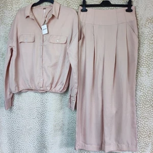 Neu mit Etikett Free People UK 6 hellrosa zweiteiliges Set Co Ord Bluse weites Bein Hose - Bild 1 von 20