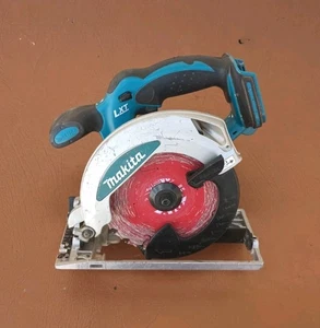 Sierra circular inalámbrica Makita LXT BSS610 18V con hoja (solo herramienta) - Imagen 1 de 17
