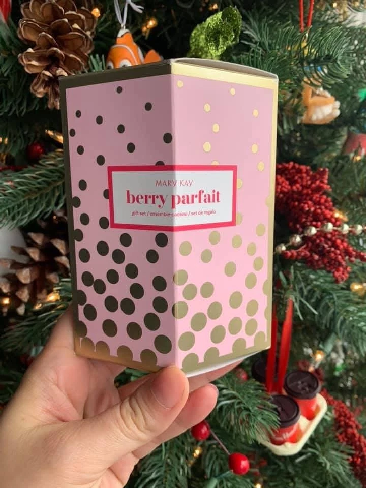 Mary Kay Berry Parfait Bálsamo Labial Perfumado e Creme para Mãos Conjunto de Presente / Edição Especial - Imagem 1 de 1